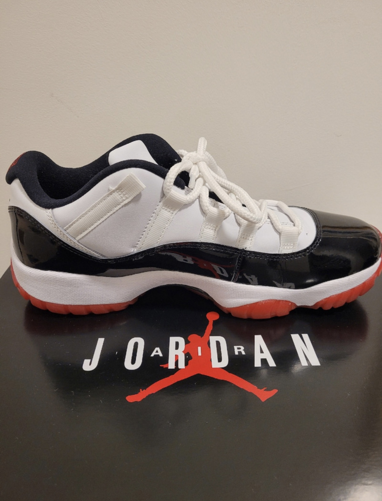 Air Jordan 11 Retro Low Concord Bred - photo 2