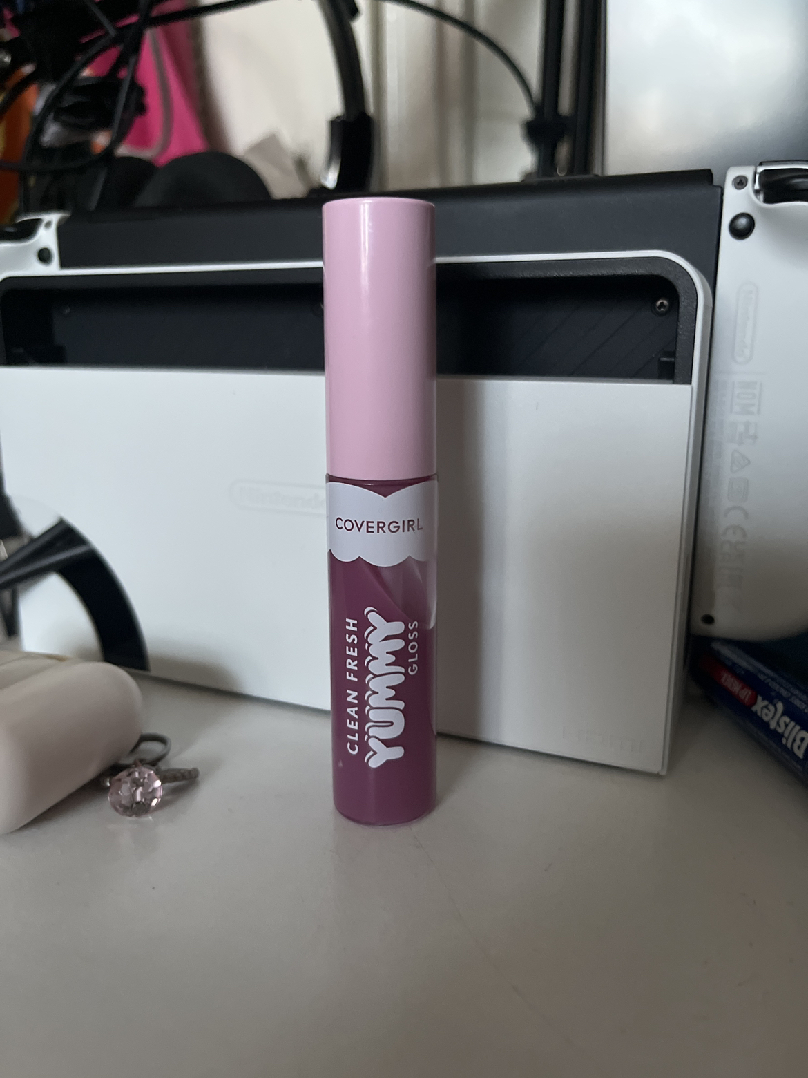 covergirl yummy lipgloss image indicator(2)