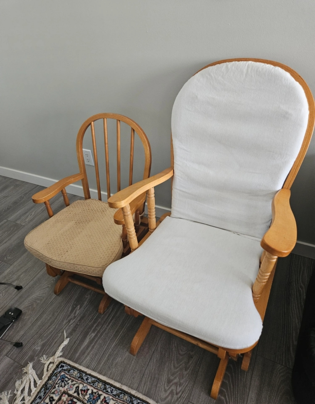 2 Rocking Chairs 🥕 thumbnail