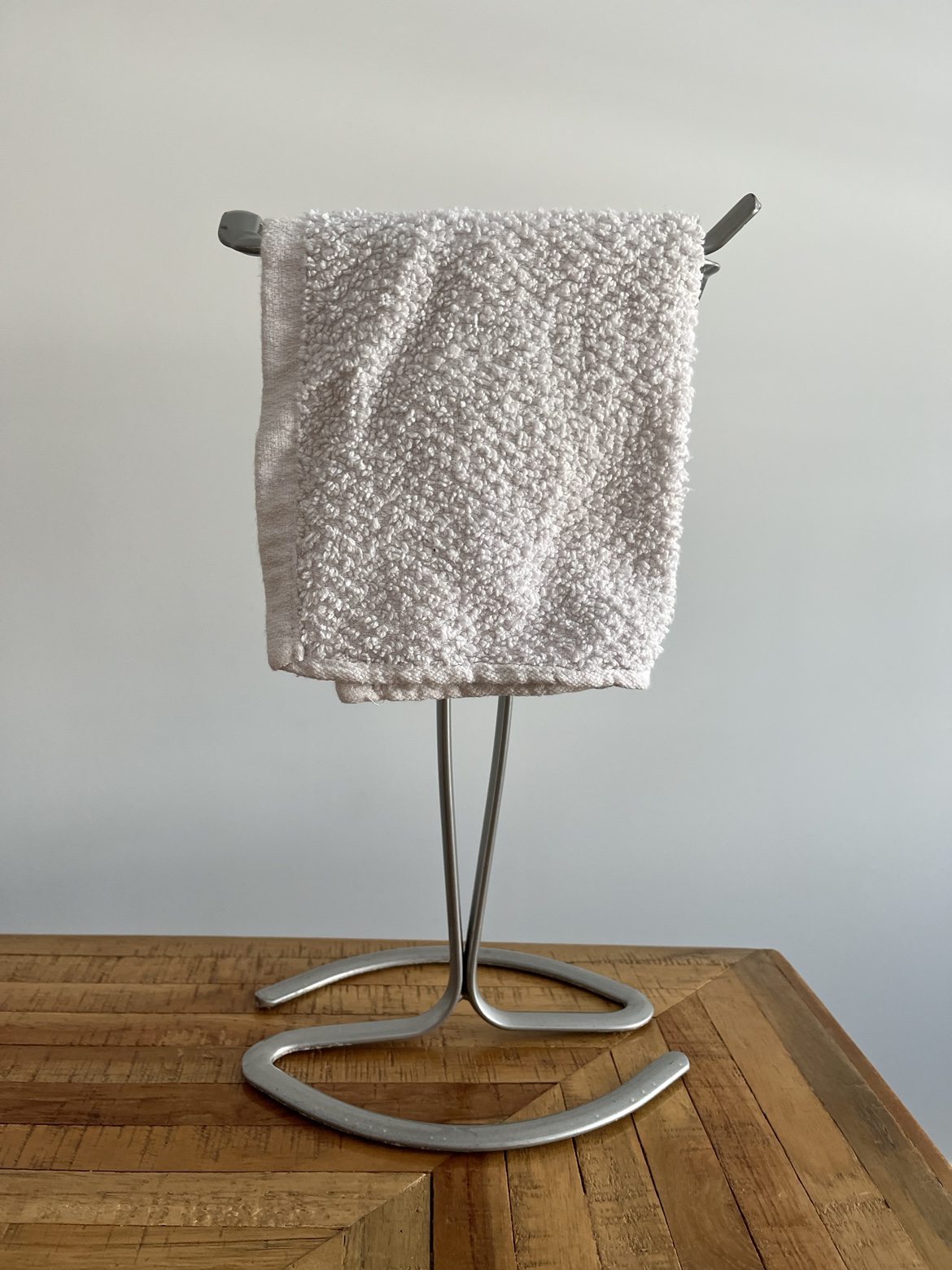 Towel Holder - Silver Metal image indicator(2)