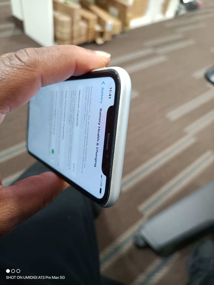 iPhone Xr - photo 3