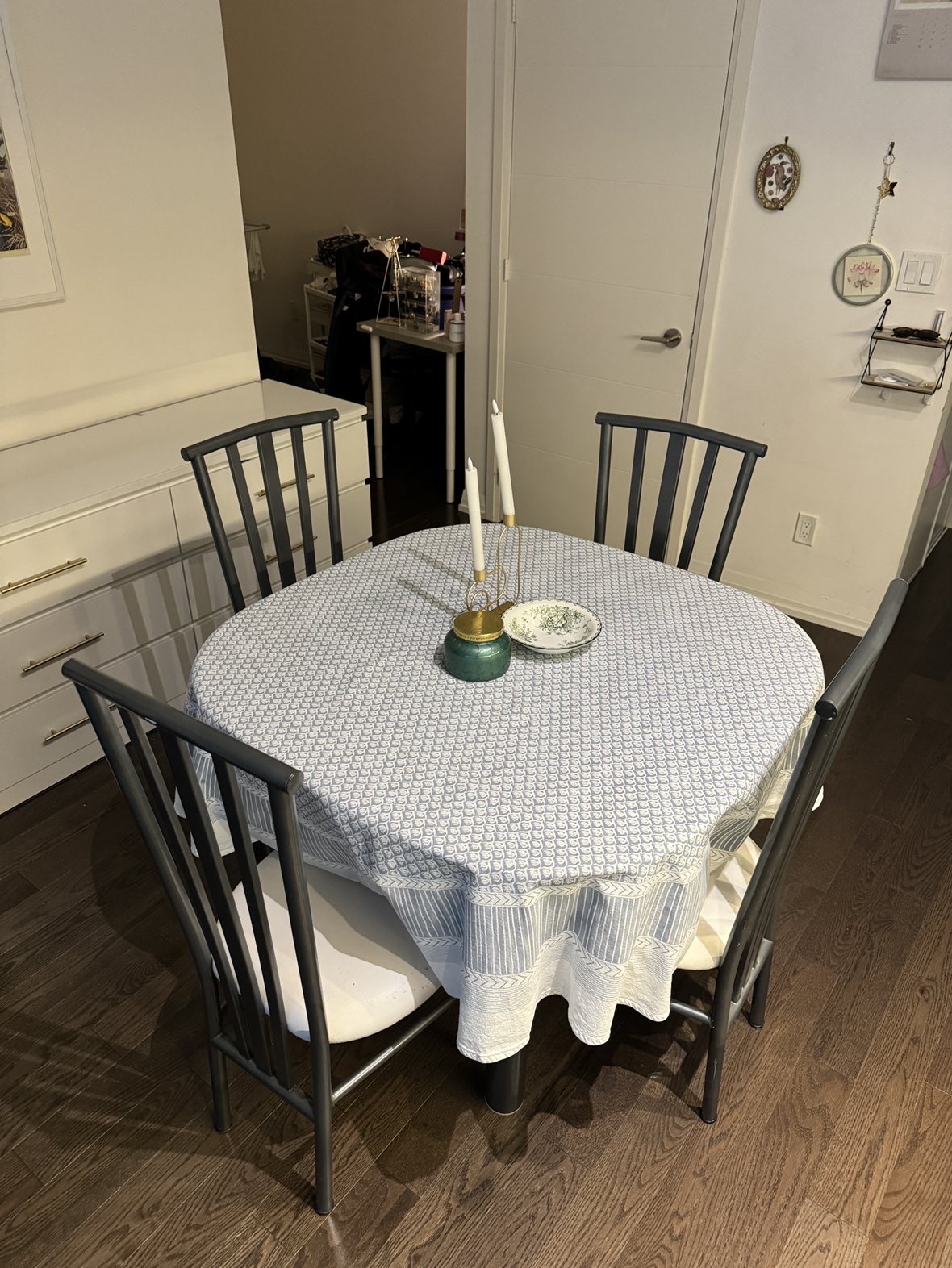 Table and chairs set - photo 4