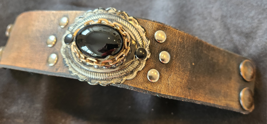 Leather bracelet with Onyx stone image indicator(4)