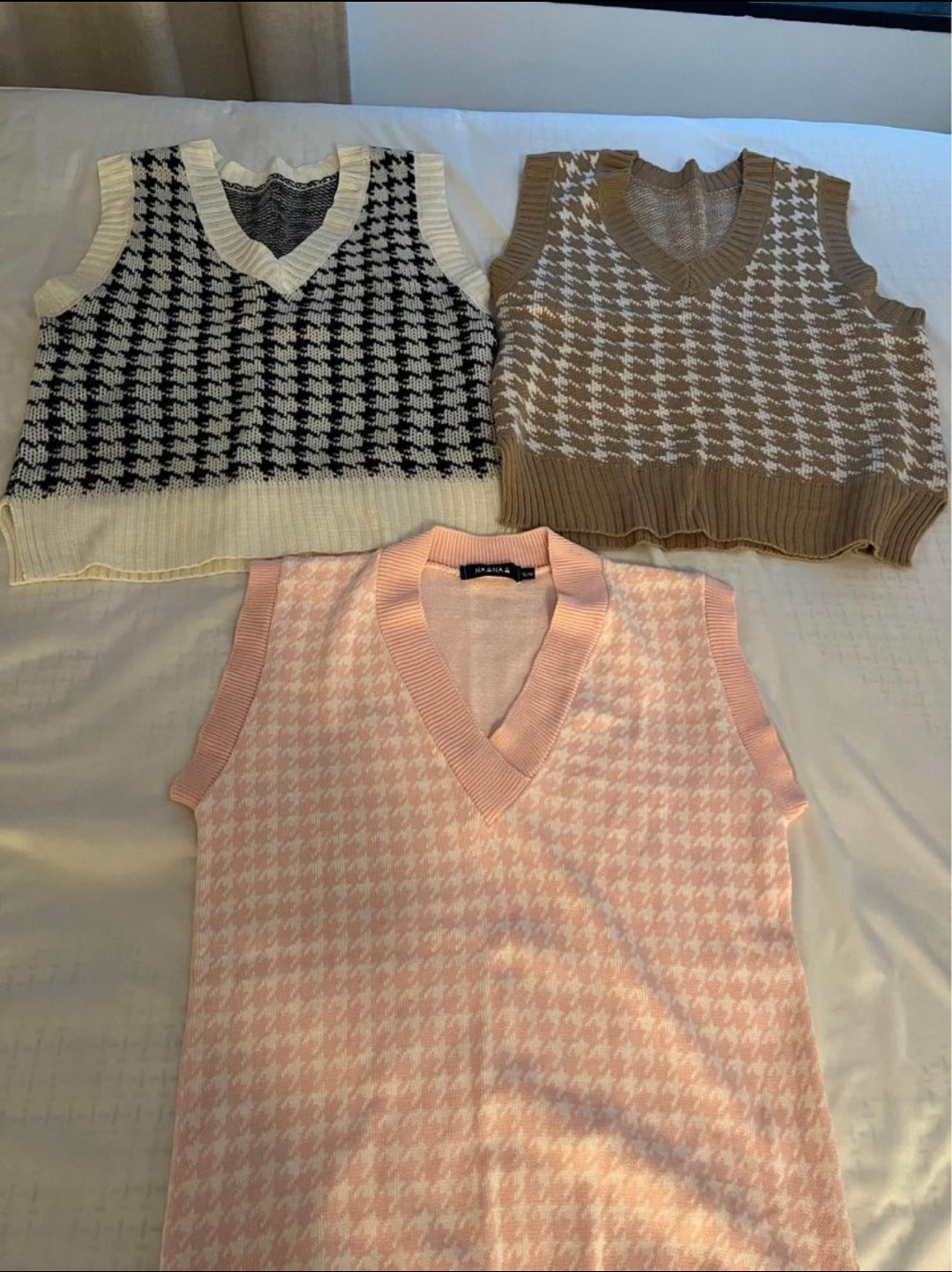 3 sweater vests - photo 2
