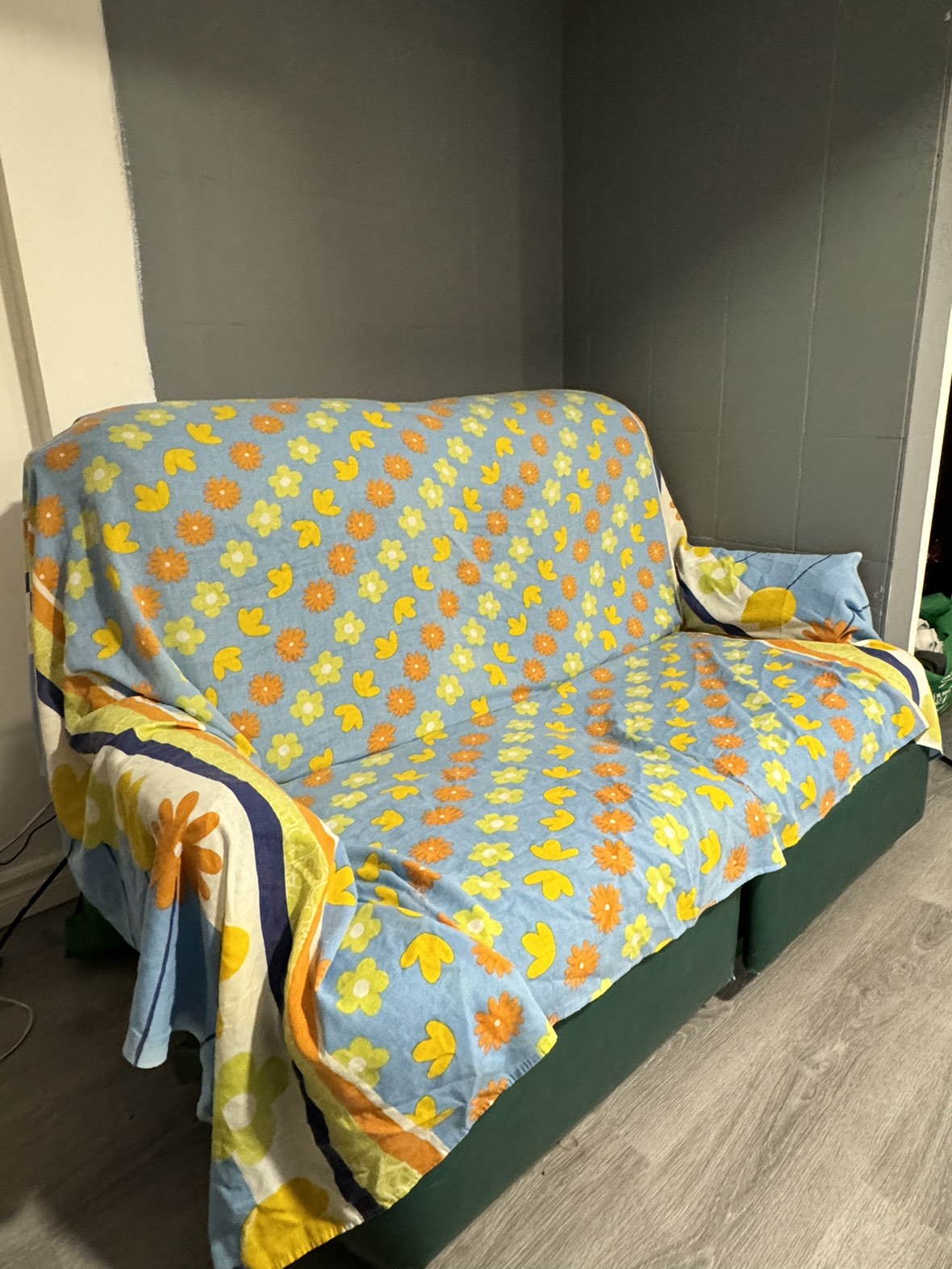 Free couch thumbnail