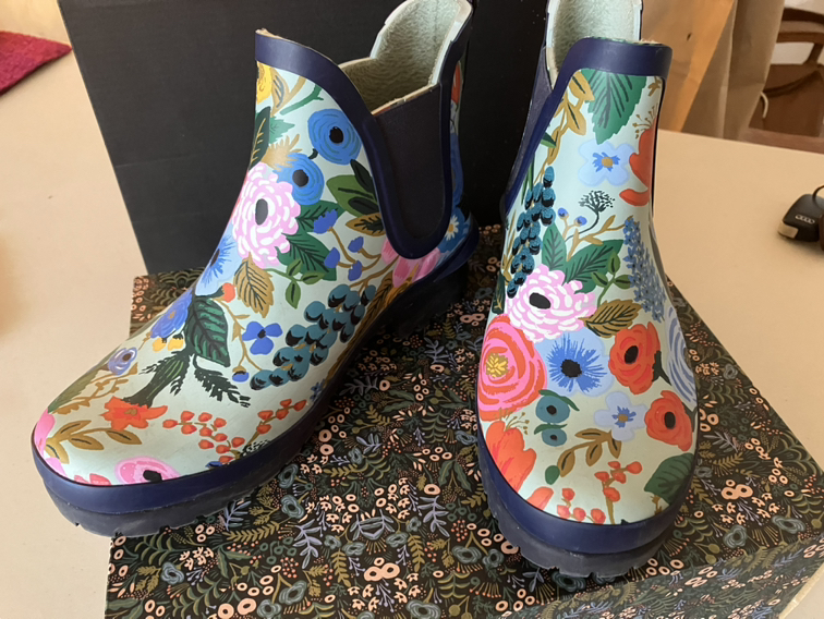 KEDS rain boots, size 6 image indicator(3)