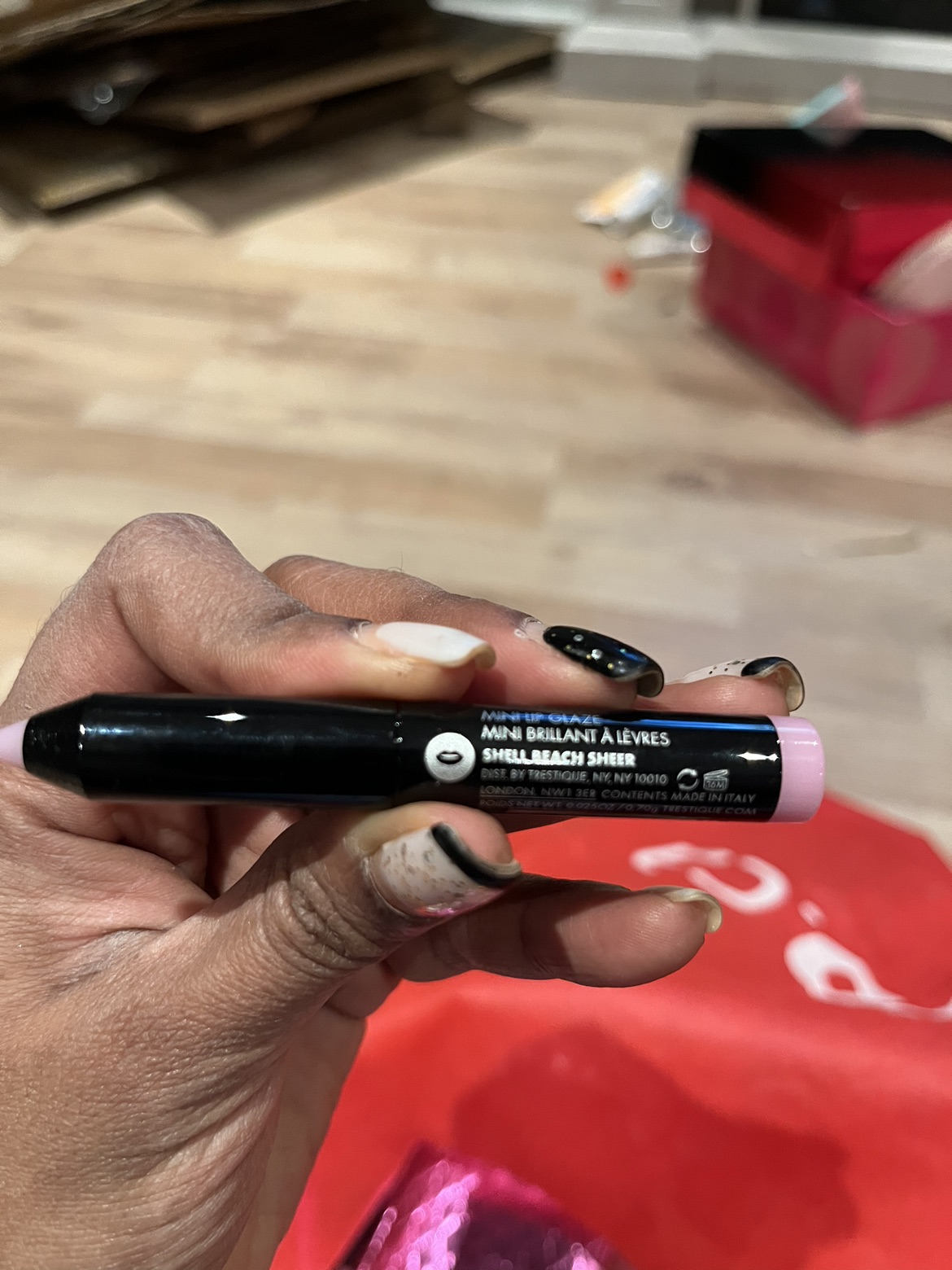 Trestique lip glaze image indicator(3)