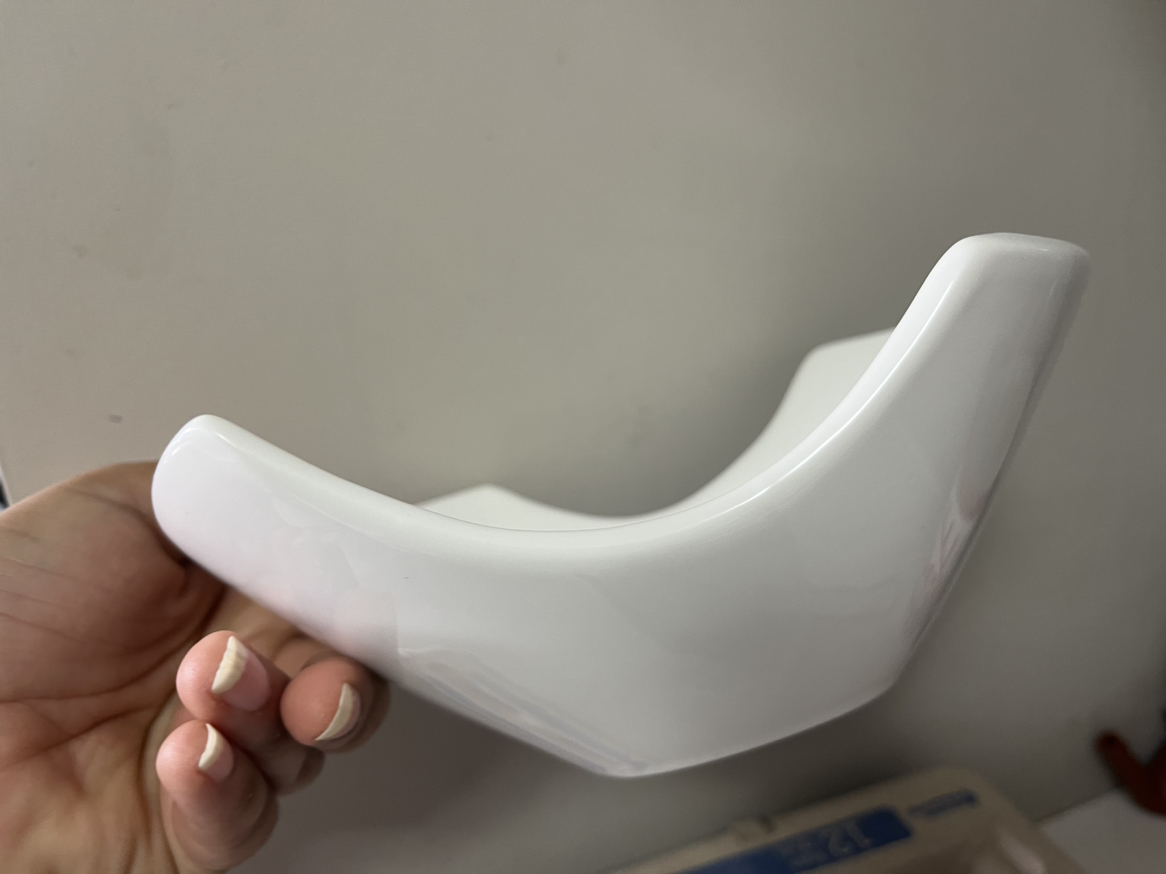 Set of 3 White ceramic curved serving bowls image indicator(3)