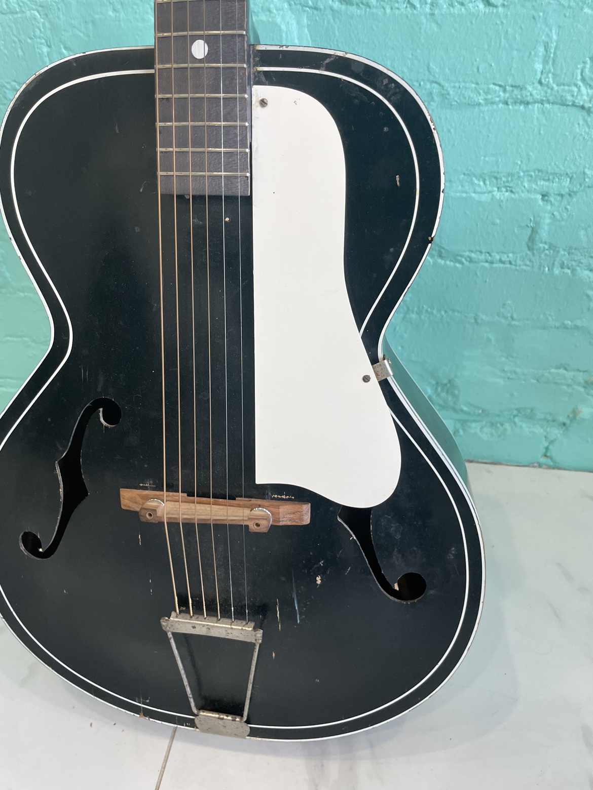 Vintage Silvertone Acoustic guitar - photo 2