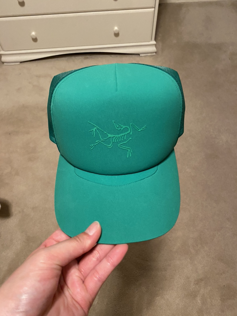 NWOT Emerald Green Arc’teryx Trucker Hat