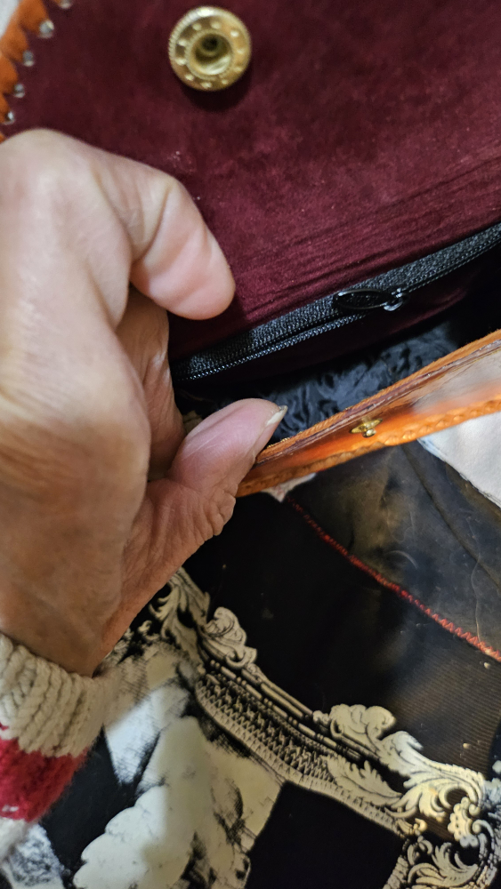 CROSSBODY LEATHER POUCH WITH LUCKY ELEPHANT image indicator(5)