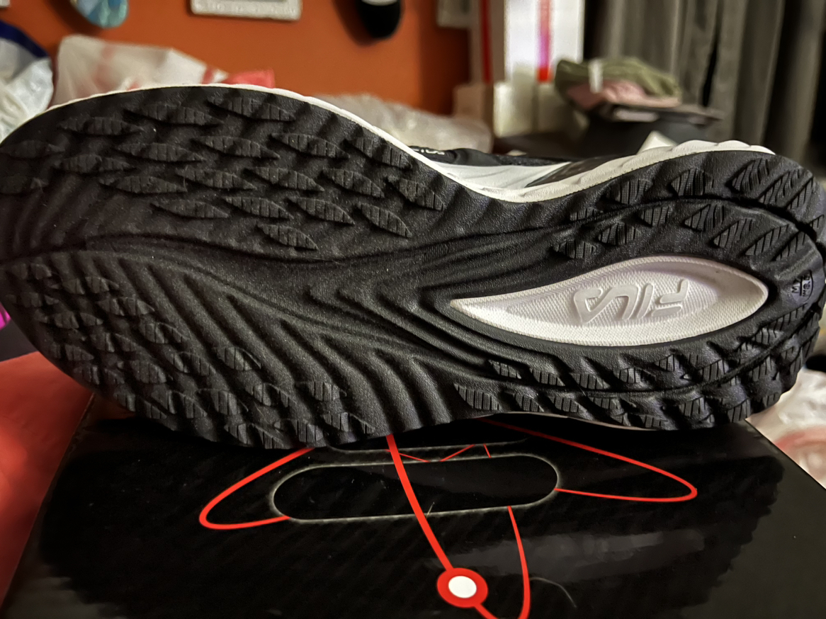 BNIB Fila woman’s energized sneaker image indicator(5)