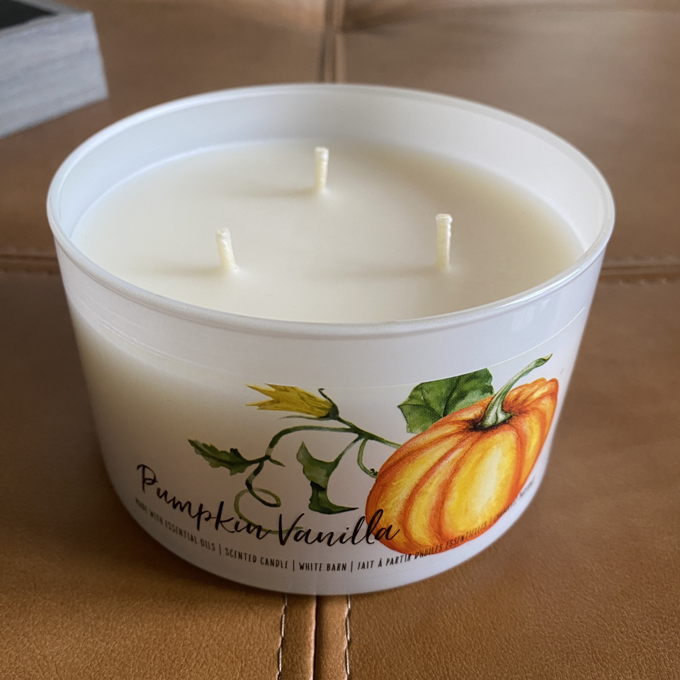 New - Pumpkin - Vanilla 3 wick candle image indicator(2)