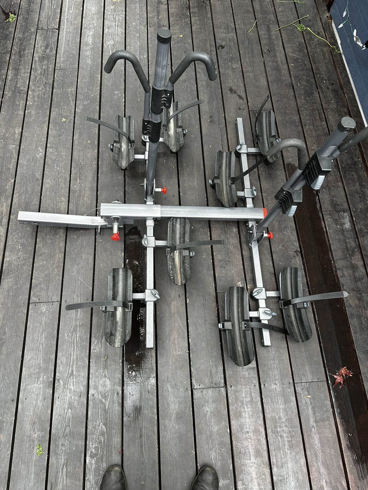 Yakima bike rack - 4 bicycles or 2 + 2