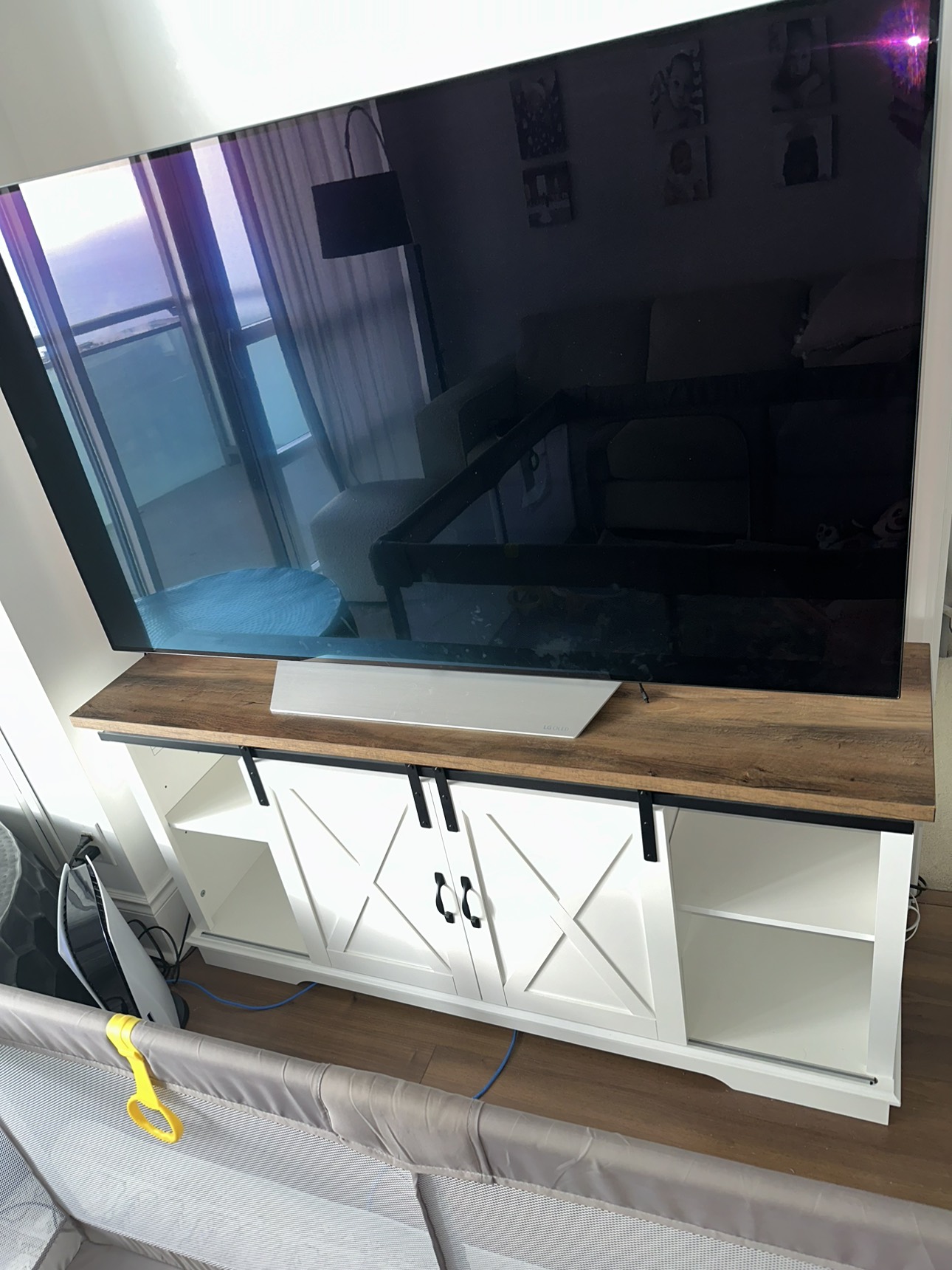 Carterton 58'' Media Console 10/10 Condition - photo 3