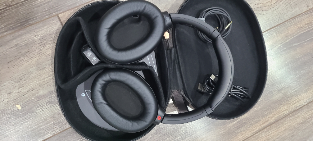 Sony WH-1000XM4 noise canceling black over ear headphone - photo 2