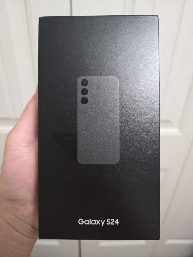 Samsung Galaxy S24 256gb (Brand new Sealed in Box) thumbnail