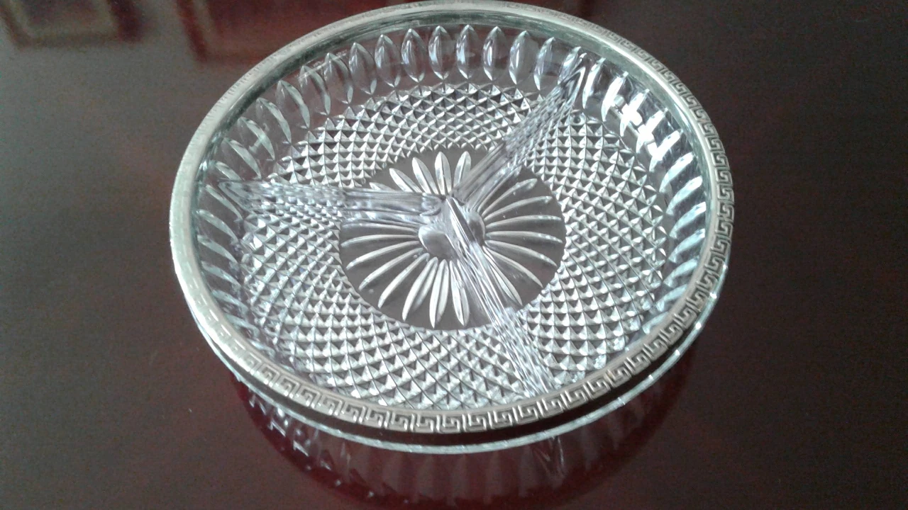 3 Section Snack Serving Plate image indicator(3)