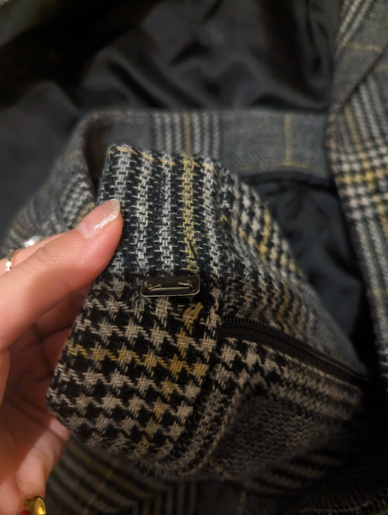 Women suit jacket and pants image indicator(4)