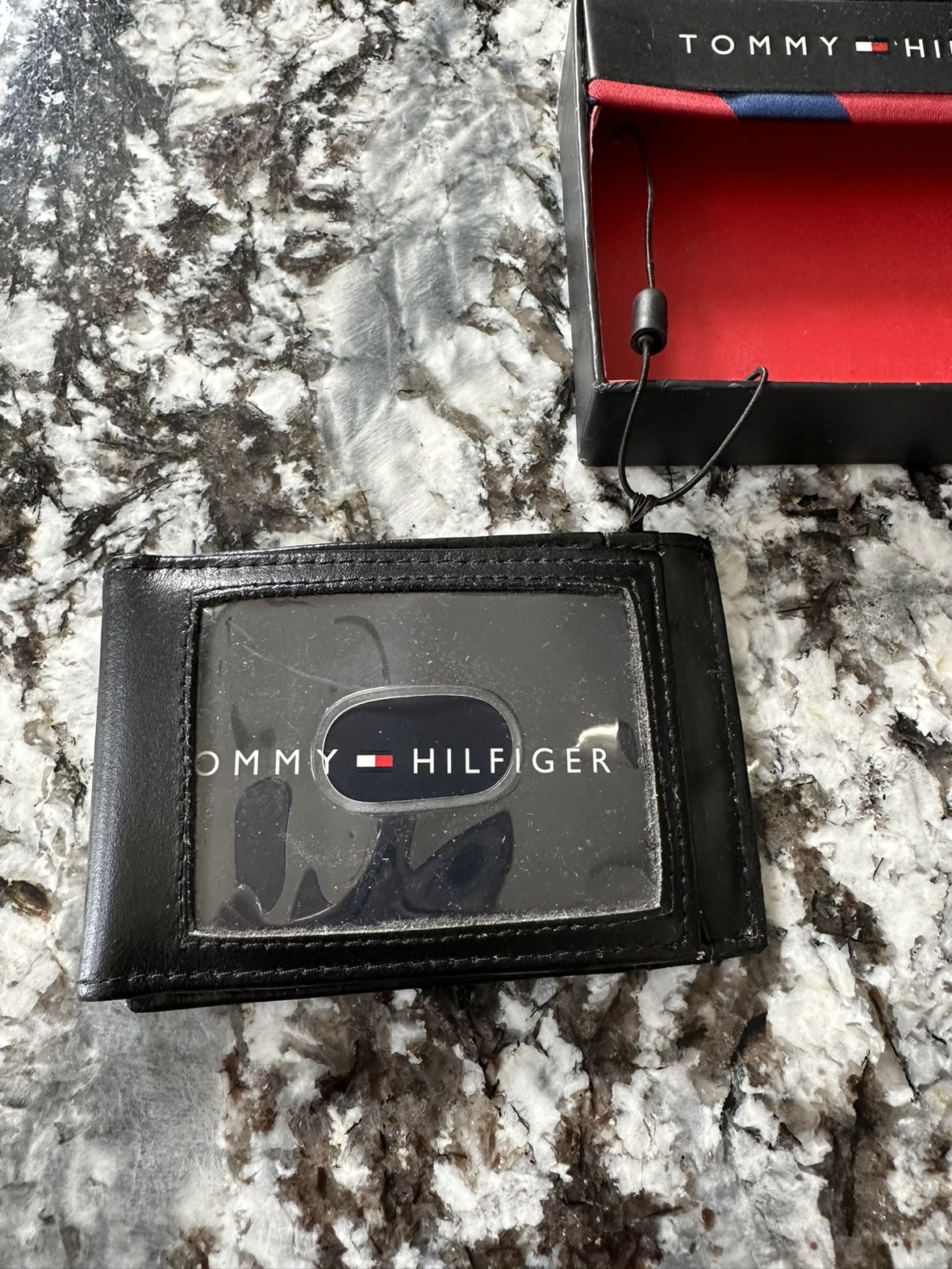 Tommy Hilfiger Slim Mens Leather Wallet with Magnetic Closure