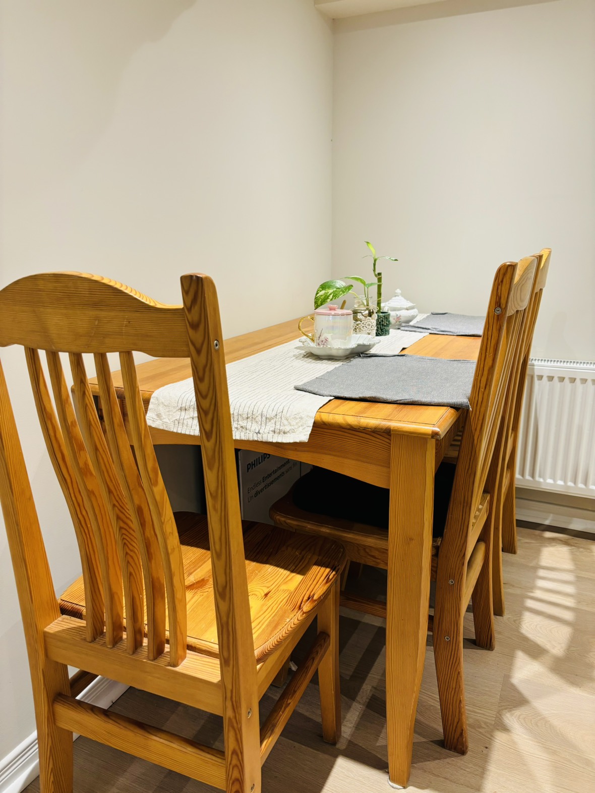 Solid wood dining table with chairs - photo 3