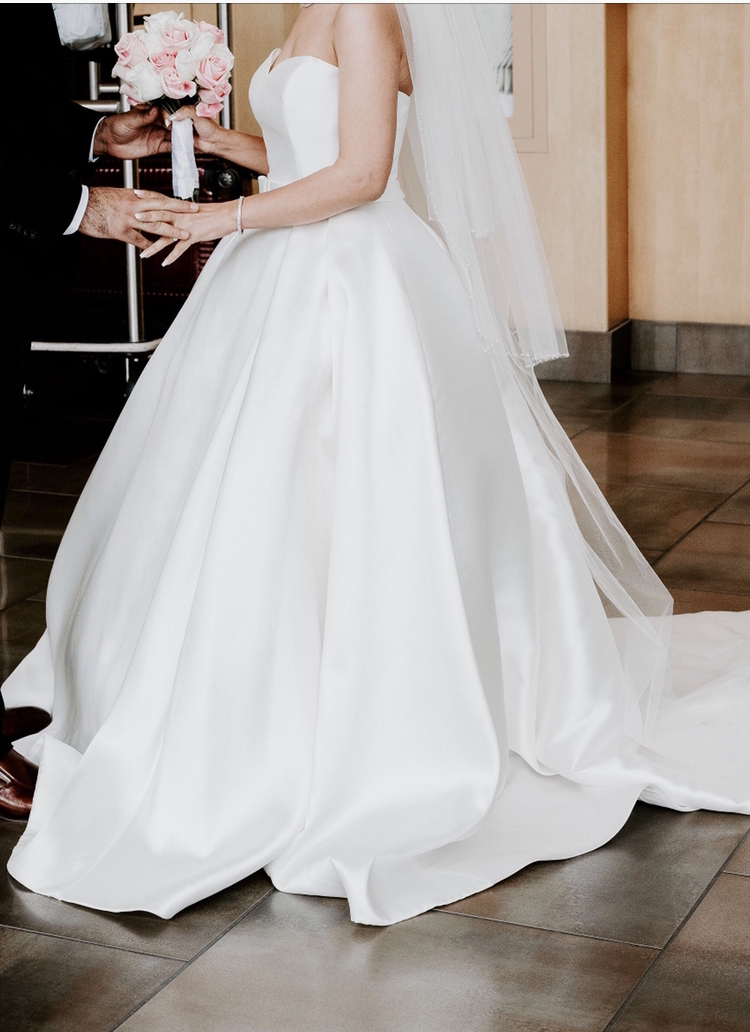 Wedding dress- cindrella style- long train - photo 3