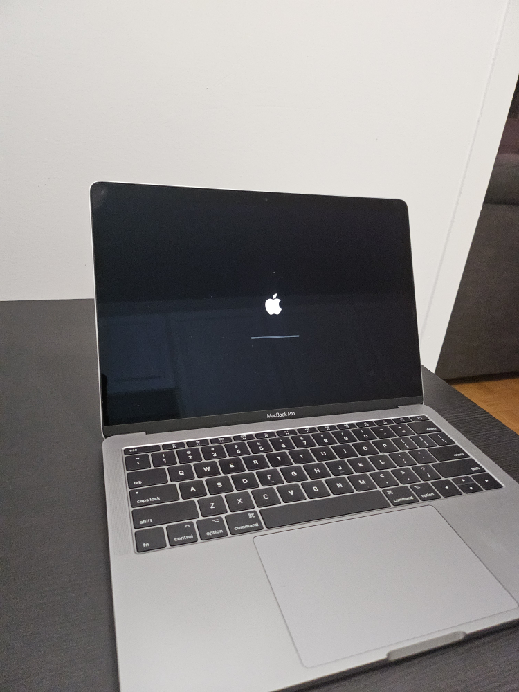 MacBook Pro 13 inches 1Tb Storage - photo 2