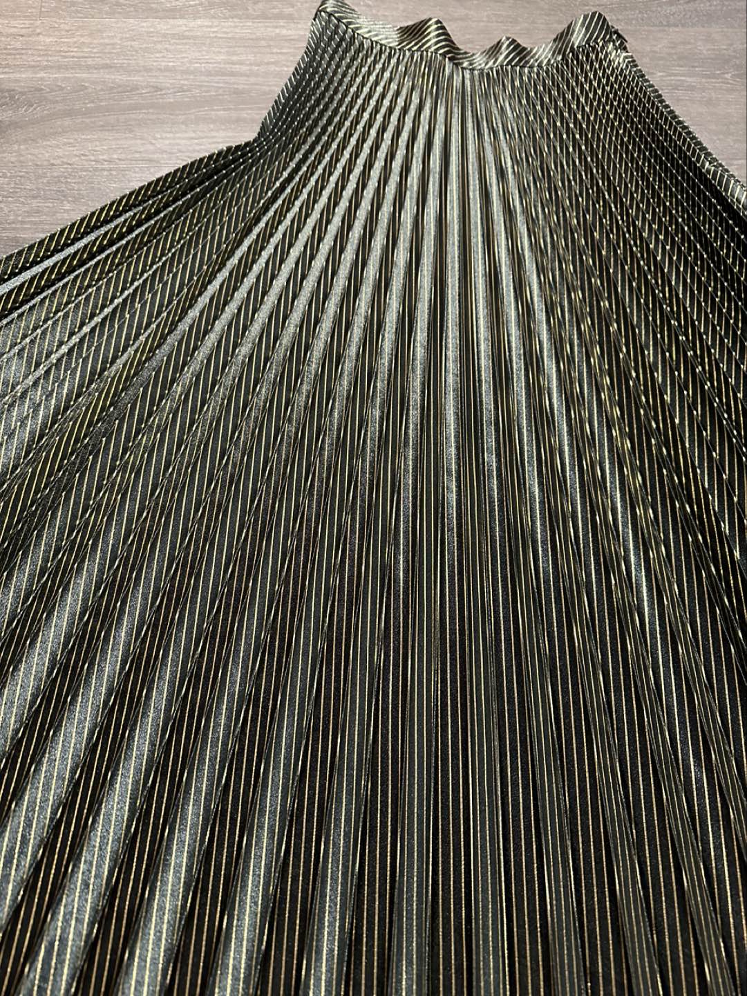 REISS pleated skirt size small green gold image indicator(2)