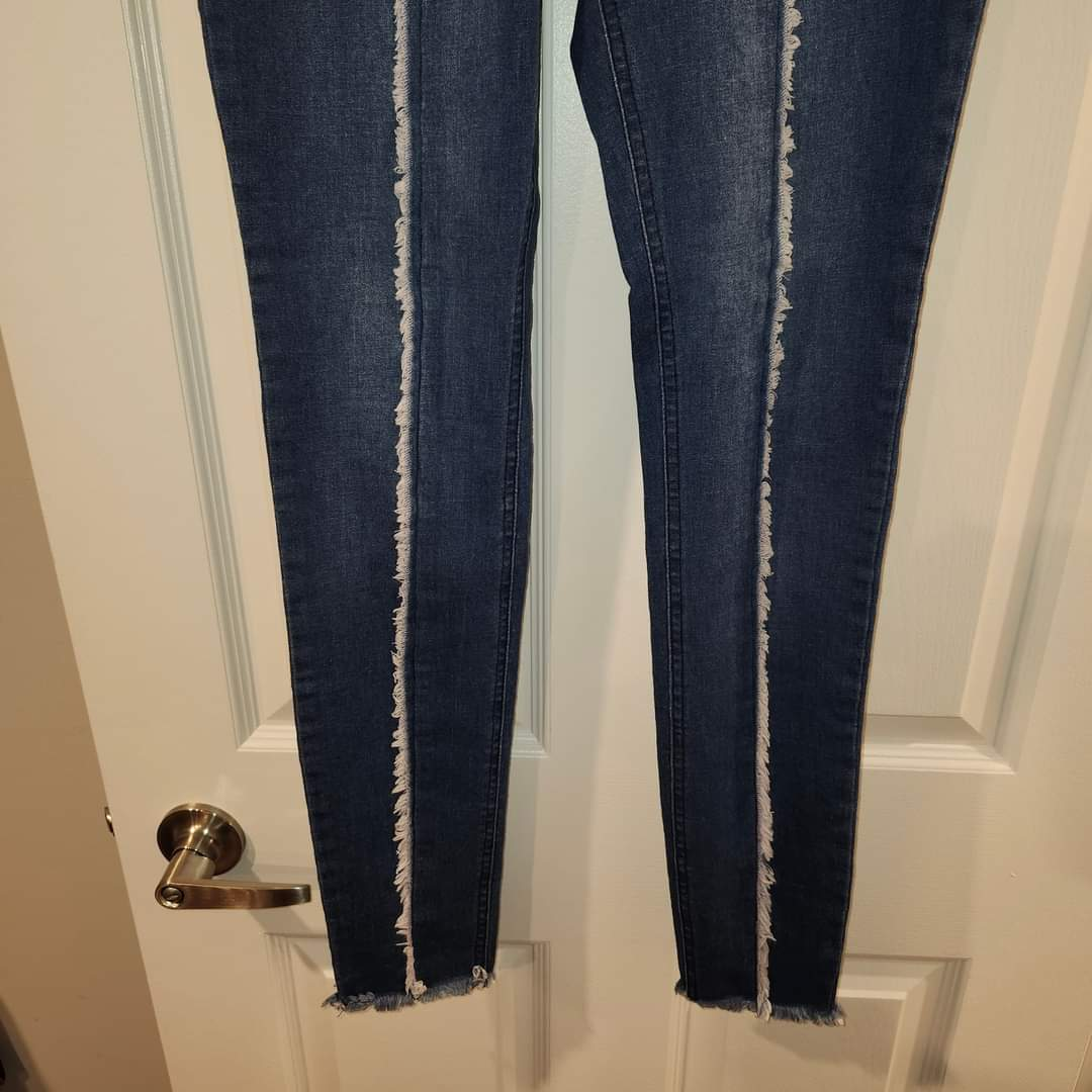 ZEZA B by HUE High Waist Frayed DENIM LEGGINGS # S image indicator(6)