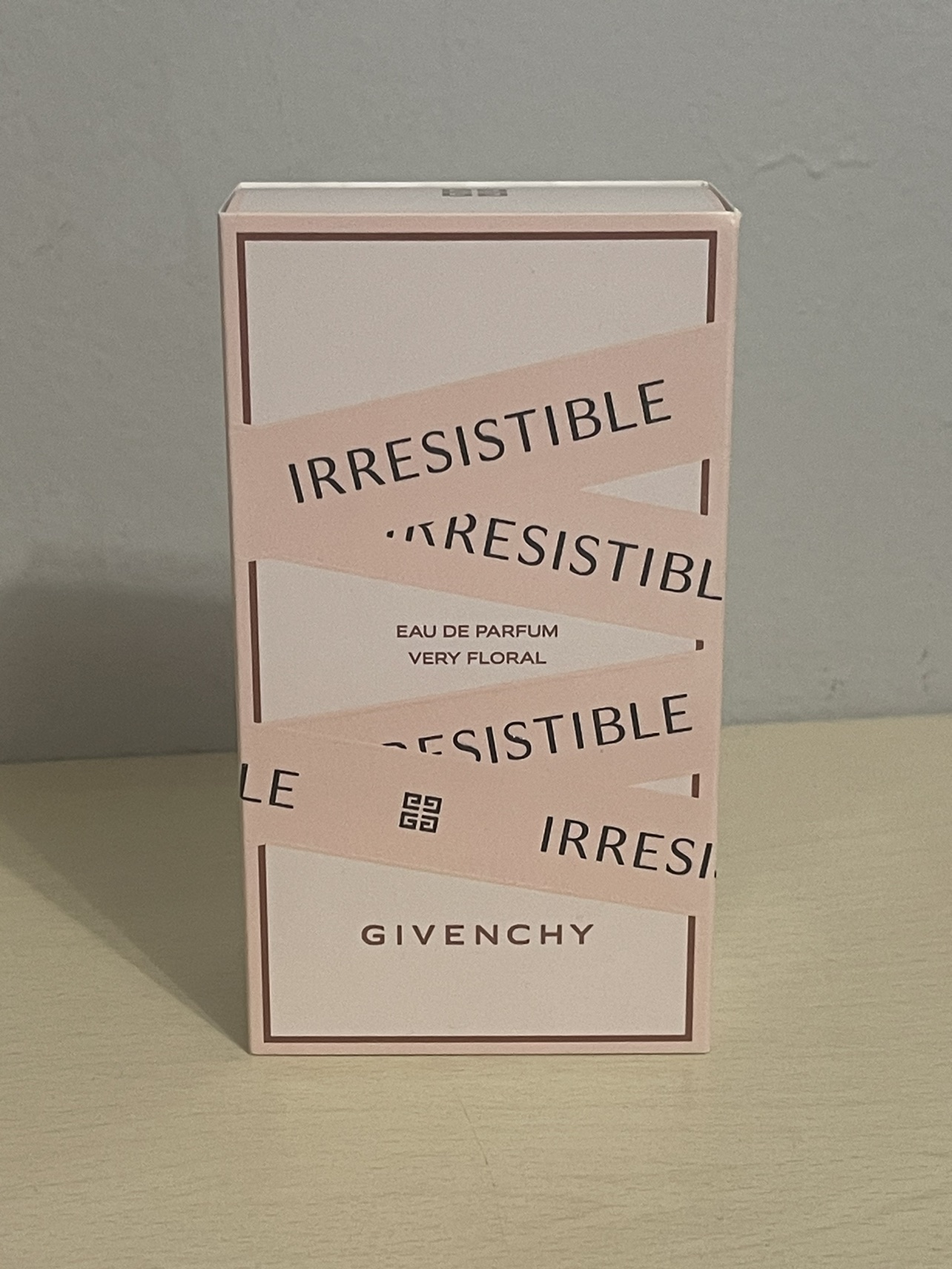 Givenchy Irresistible Very Floral BRAND NEW thumbnail