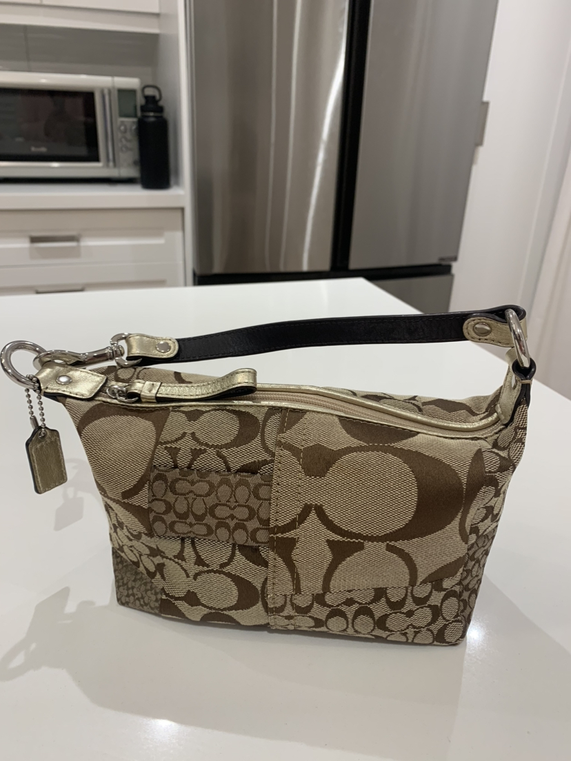 ☘️ New Authentic Coach Mini Coach Pochette Bag ☘️ thumbnail