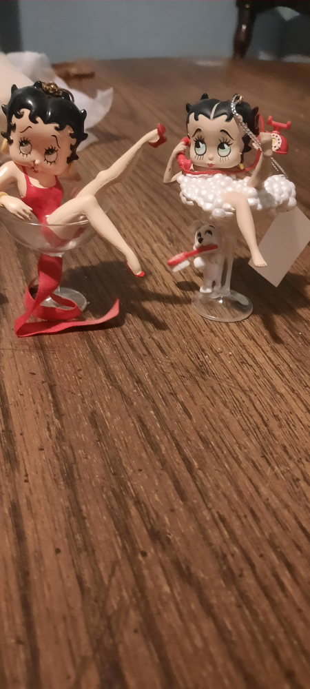 2 betty boops sitting in wine glass