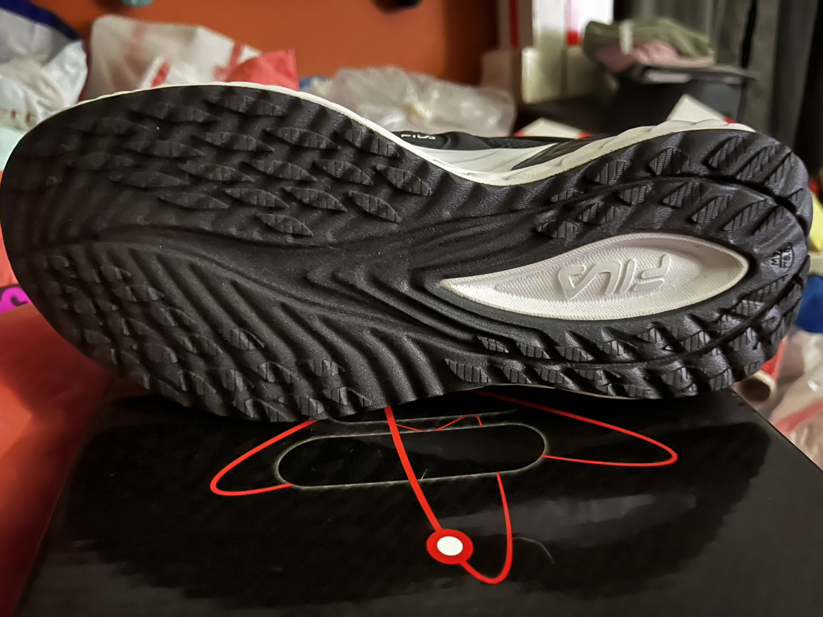 BNIB Fila woman’s energized sneaker image indicator(4)