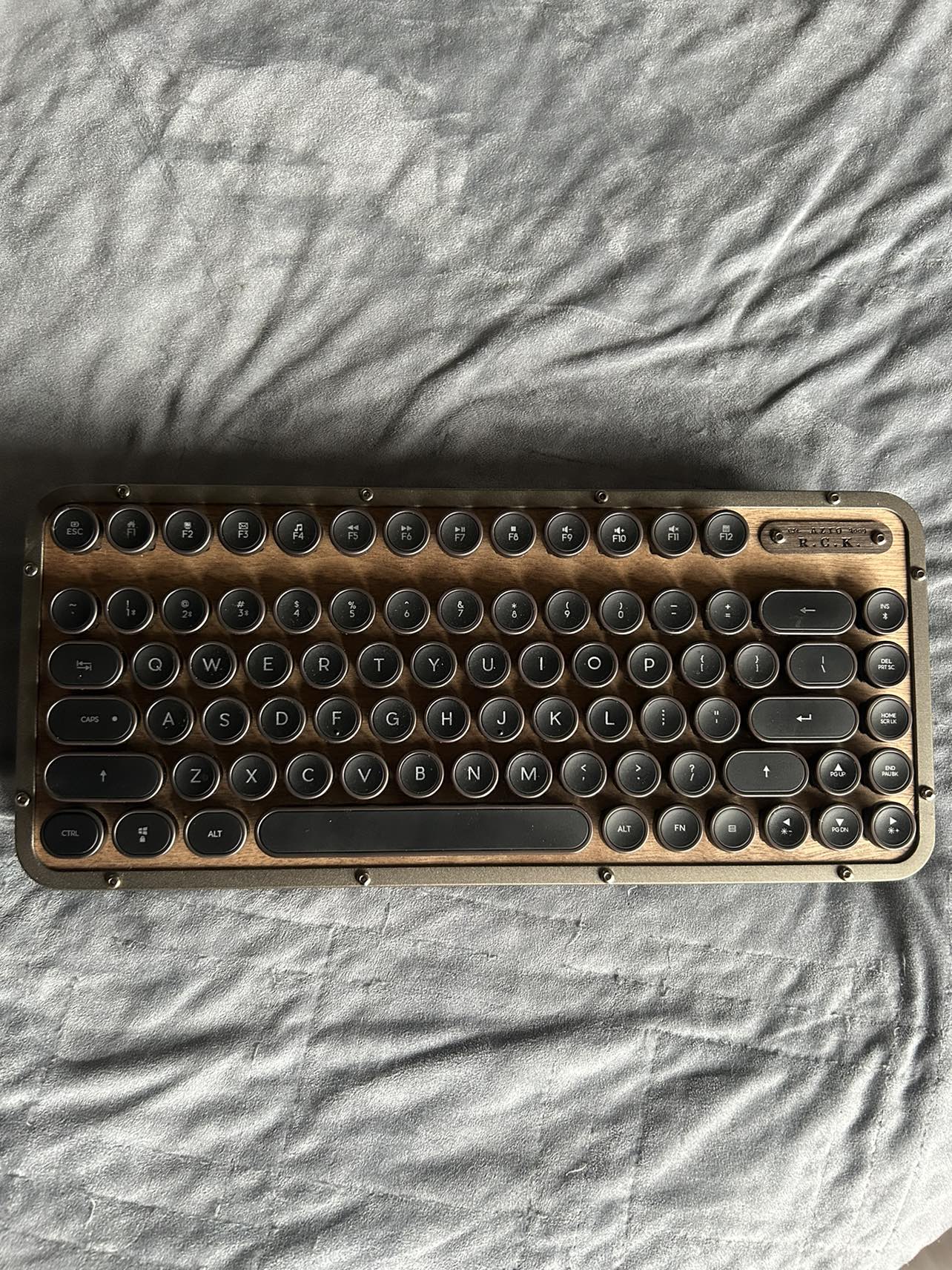 Azio retro compact keyboard in Elwood thumbnail