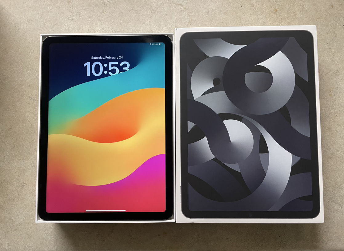 Excellent - IPad Air 5 M1 64GB, w/ Case, Box, Charger image indicator(10)