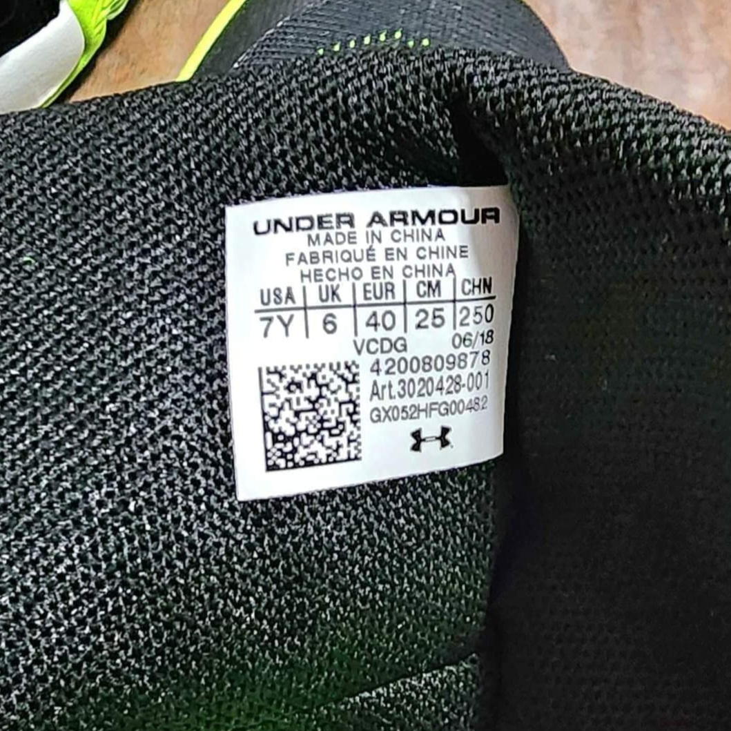 Youth Size 7 UnderArmour Runners - photo 3
