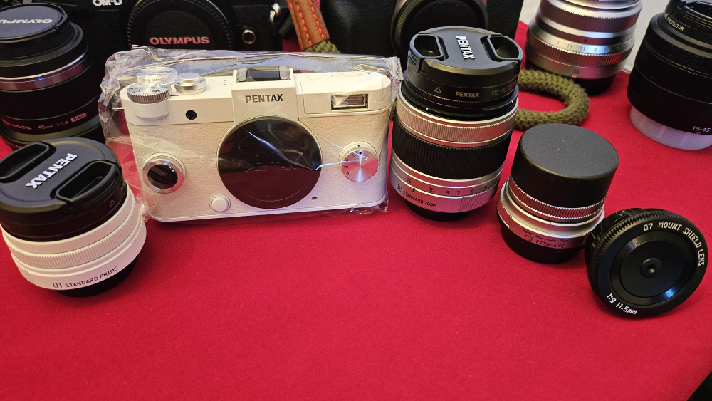 Pentax Q-S1 Camera & Lens