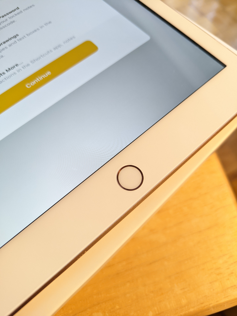 🏈iPad 6th generation Wifi 32GB Gold image indicator(5)