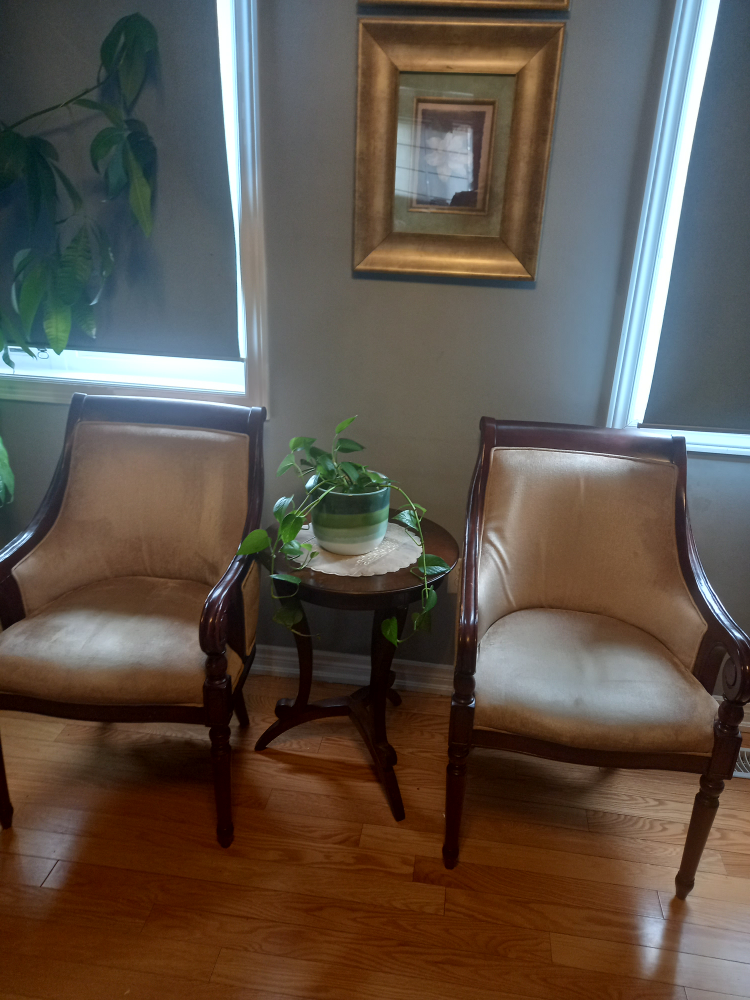 2 wooden cushion chairs with centre table - photo 2