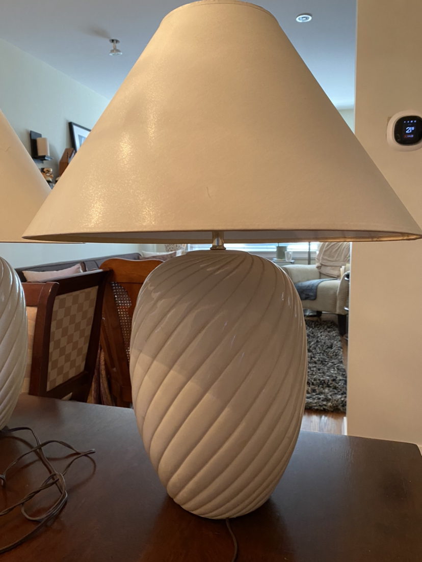 Two white ceramic table lamps - photo 2