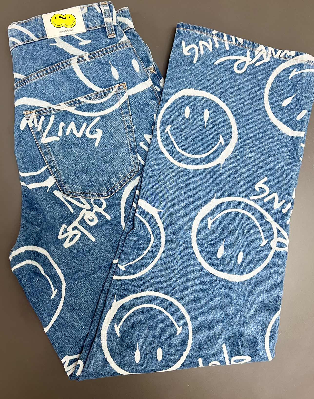 EUC H&M Smiley Jeans , Ladies Size 6 🥕 image indicator(8)