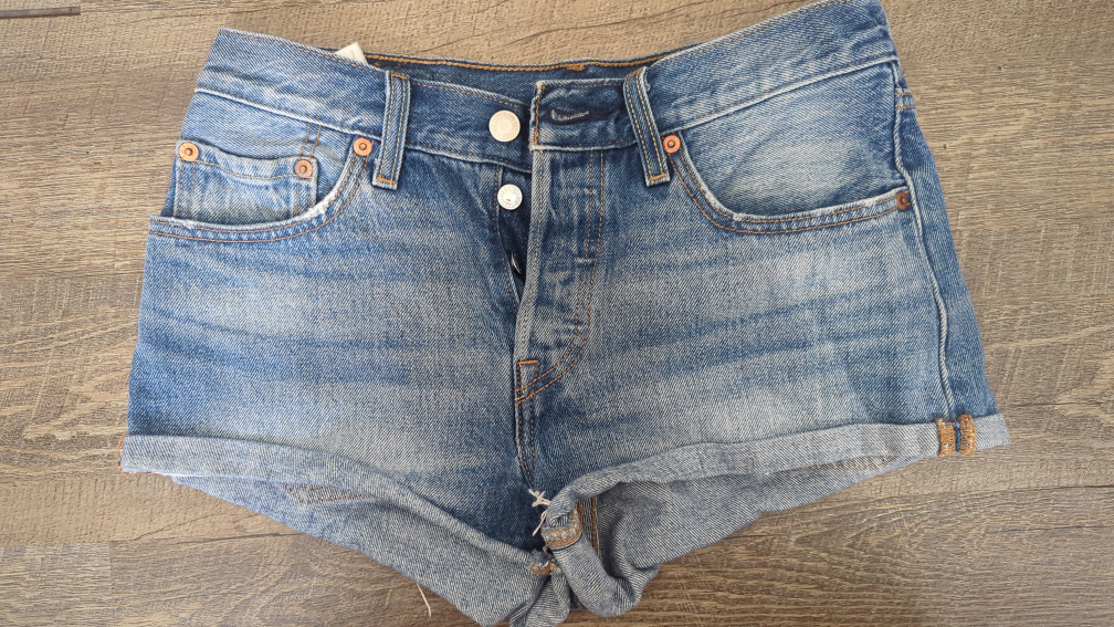 501 Levi's shorts - size 26 thumbnail
