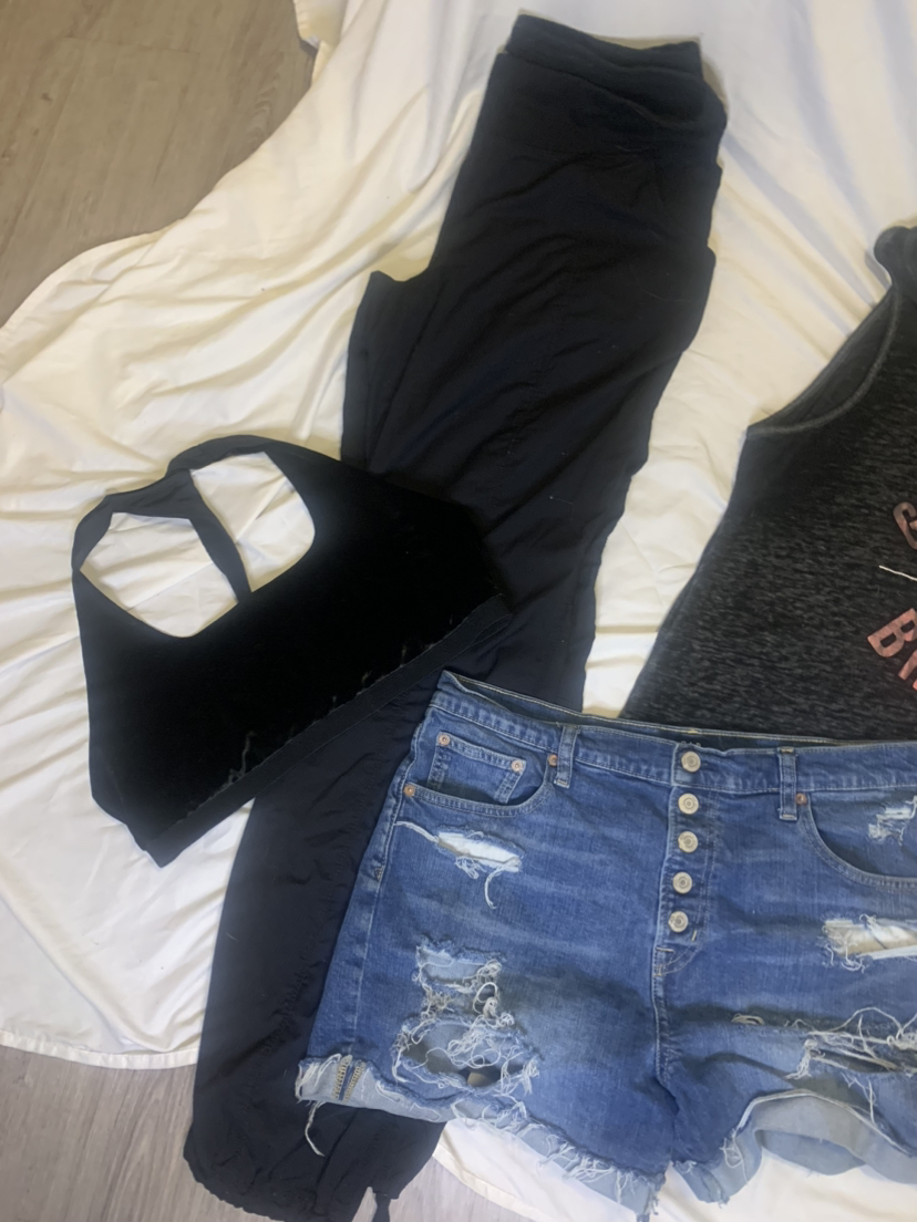 Pink/purple lot size L has 15+ items included for one low price - photo 3