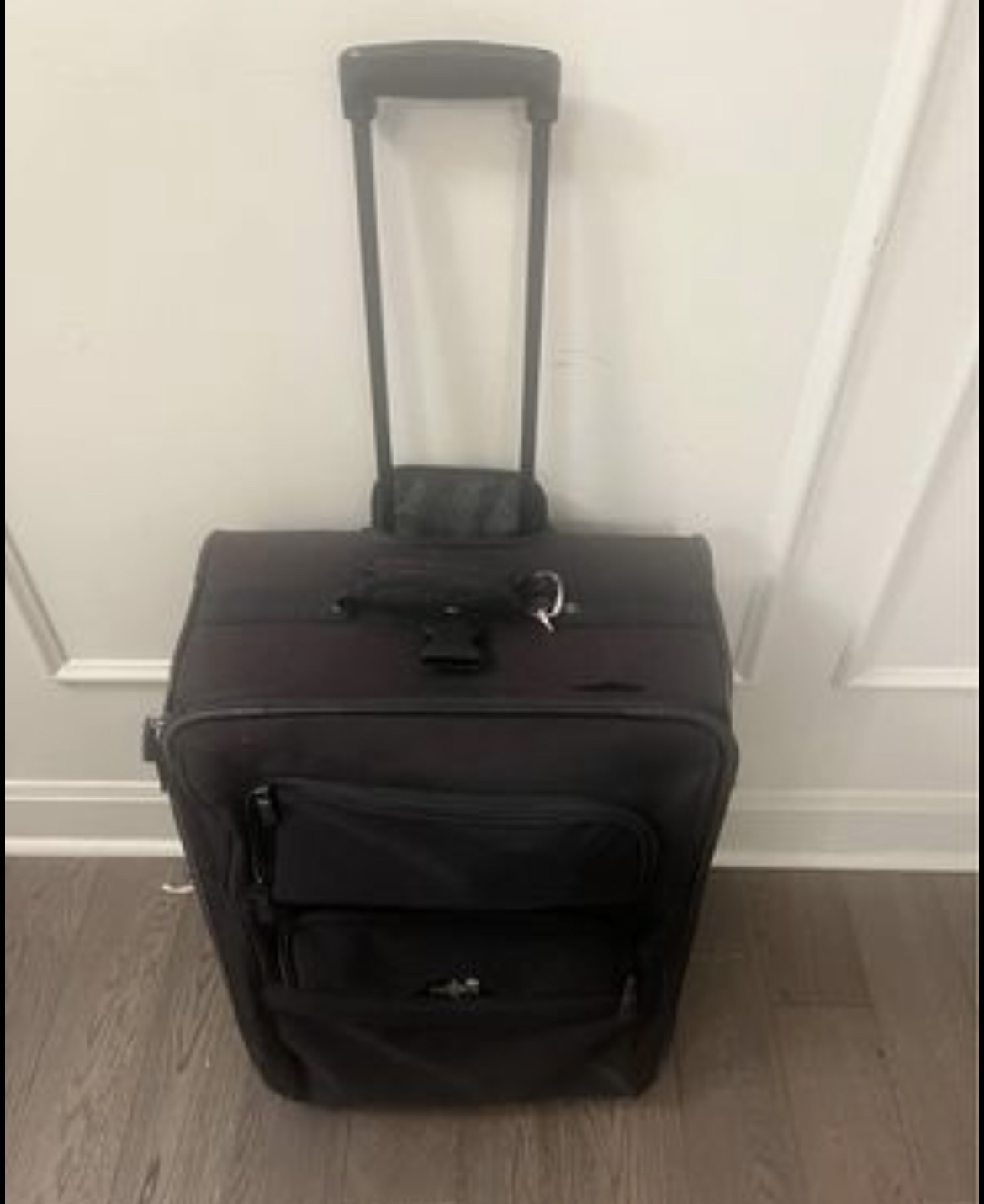 Price drop-Medium size luggage with wheels image indicator(2)