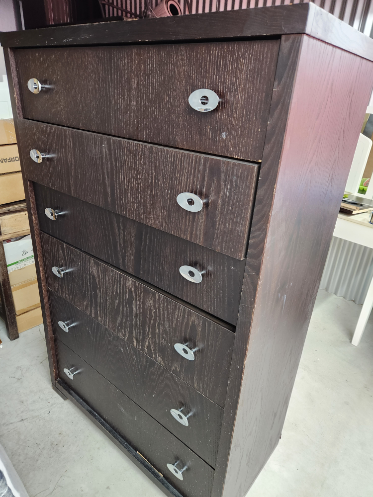 Dresser with 6 drawers
