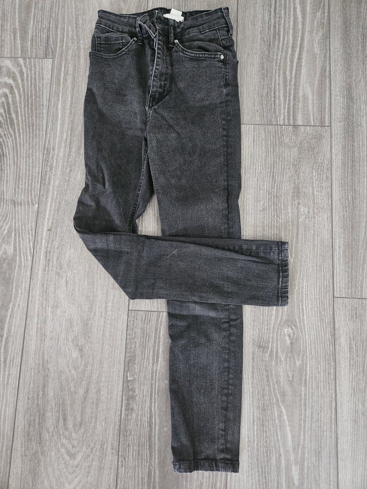 2 Highwaisted Jeans thumbnail