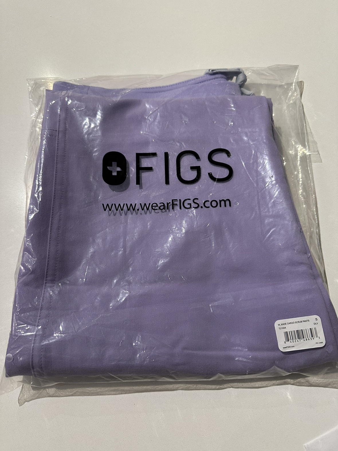 Brand new Figs Kade Cargo Scrub Pants, Lavender dew, size small