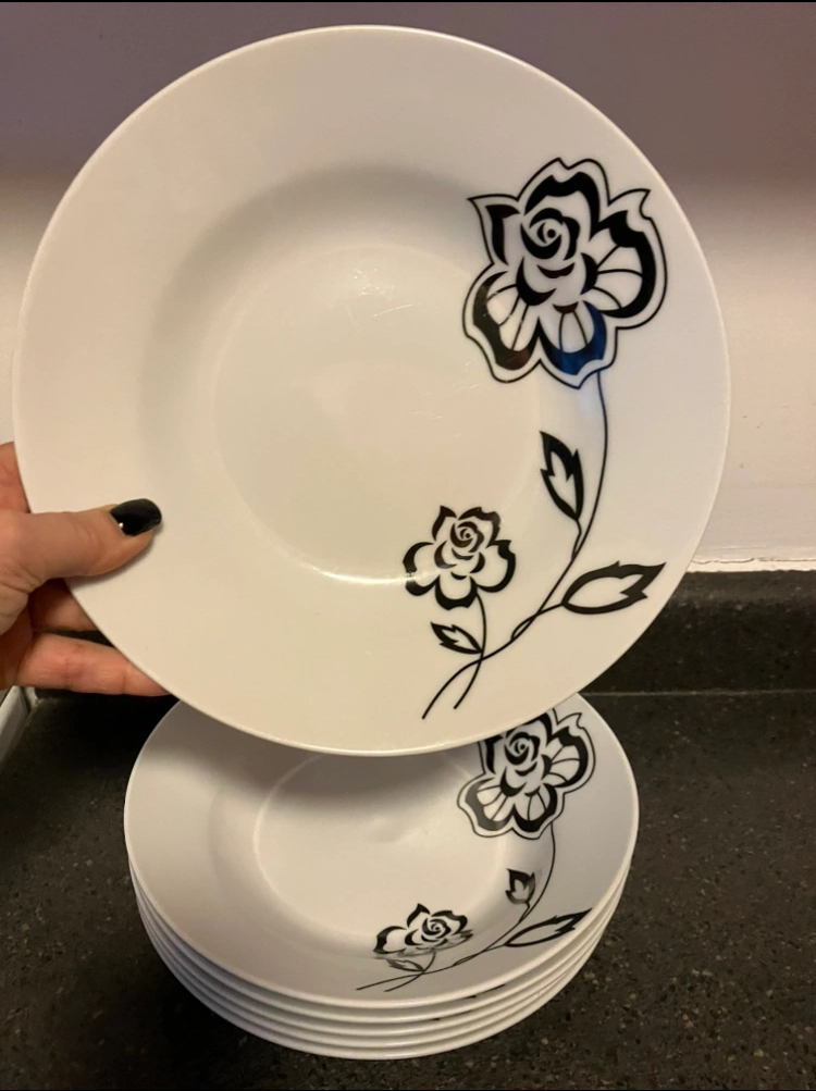 7 dinner plates, 7 dessert plates and 6 soup plates image indicator(2)