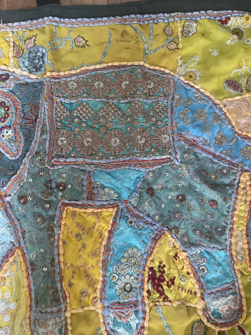 Hand embroidery Elefant image indicator(3)