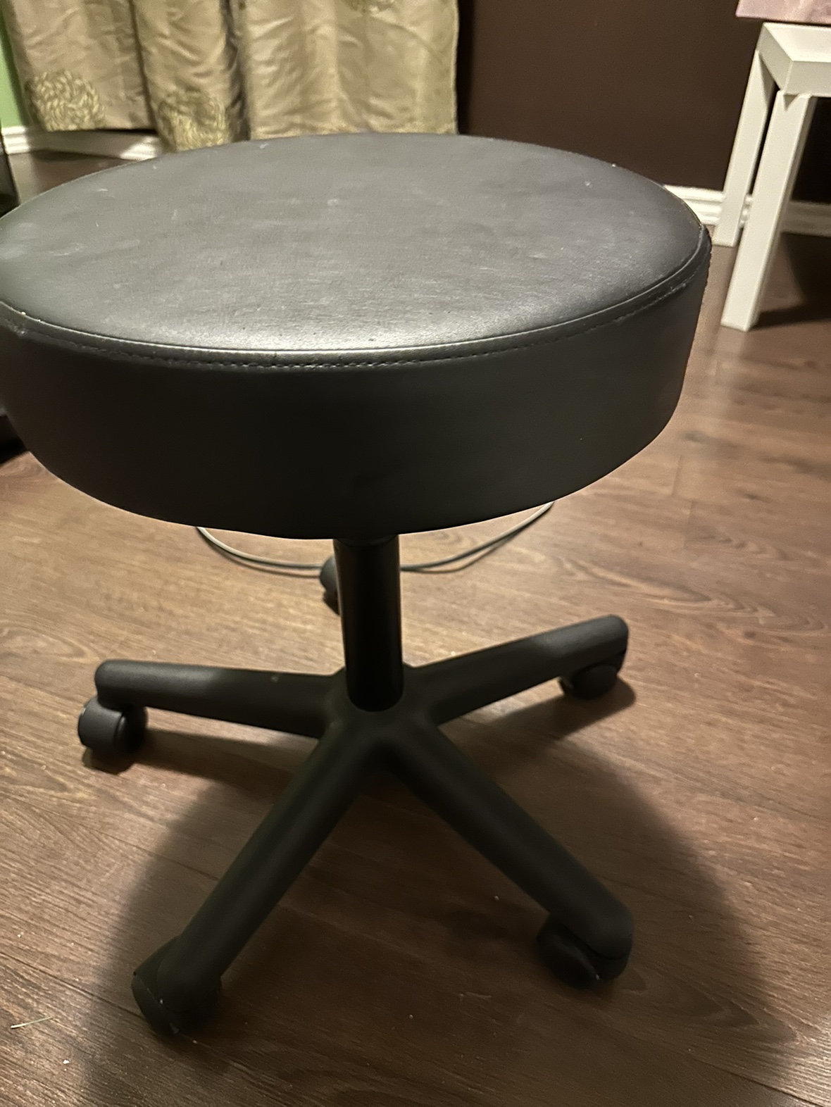 Great stool with adjustable height